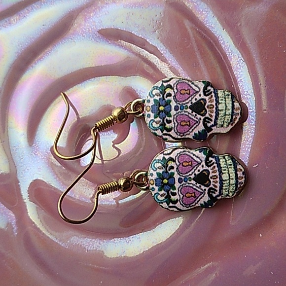 Jewelry - Gold and Pink Sugar Skulls Earrings with Heart Eyes